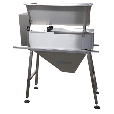 Sgranatrice per melograno e fico d’India i Sgranatrice per melograno e fico d’India in acciaio inox con rulli in alluminio alimentare, coclea dosatrice e rete di separazione. Capacità 1500 kg/h, potenza 1,5 kW.