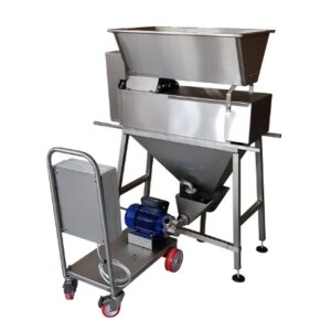 Sgranatrice per melograno e fico d’India in acciaio inox con rulli in alluminio alimentare, coclea dosatrice e rete di separazione. Capacità 1500 kg/h, potenza 1,5 kW.
